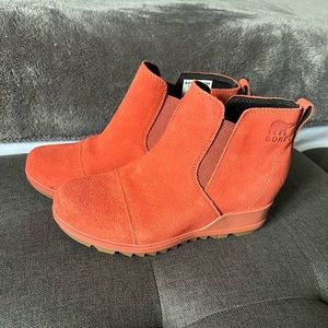 Sorel - Woman’s Evie Pull on Suede Boot size 7